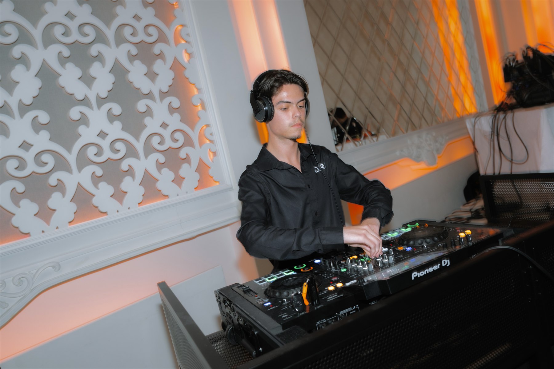 Bruiloft Medina en Amar in Eindhoven 2026 - DJ O.R.I aan het draaien