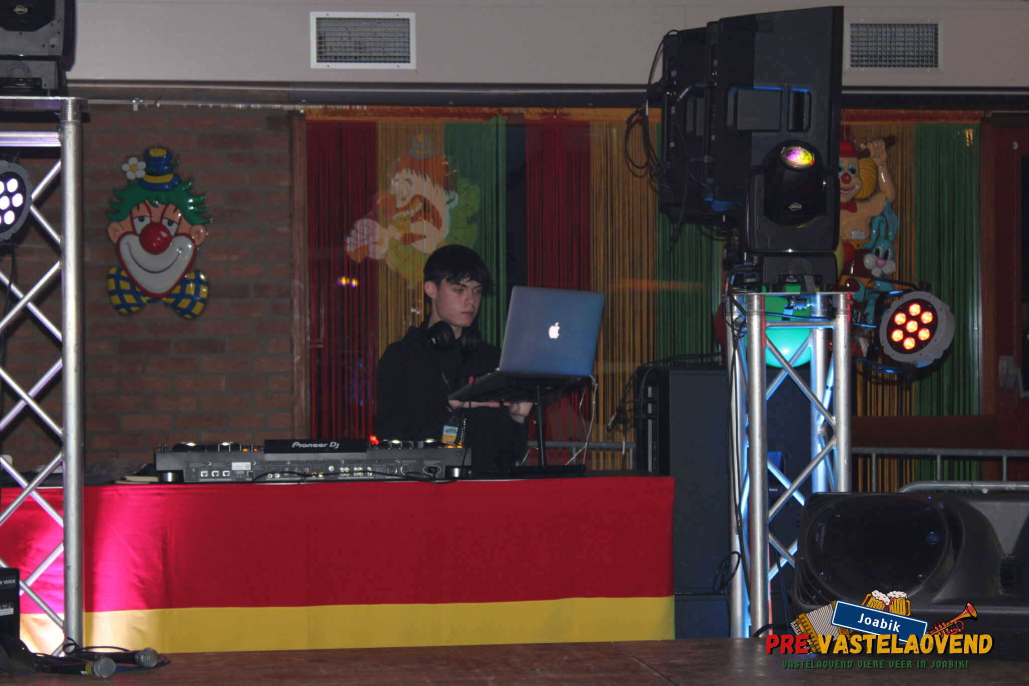DJ O.R.I tijdens Pre Vastelaovend Joabik 2025, Born